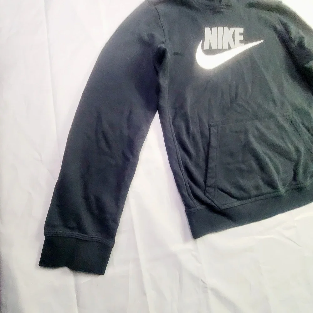 Nike Boys Sportswear Pullover Hoodie Size XL Black Fleece Logo Swoosh B7
